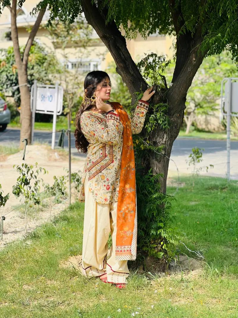 MEHAR LAWN 3PC ( FARSHI SHALWAR ) - Almia