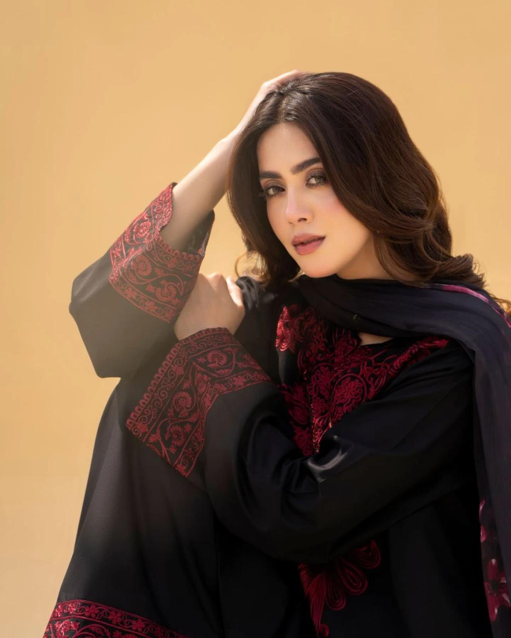 ZAROON LAWN 3PC ( FARSHI SHALWAR ) - Almia